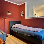 Gemuetliche Und Zentrale Dachwohnung Mit Parkplatz Und Netflix