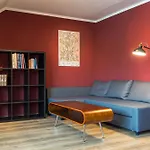 Gemuetliche Und Zentrale Dachwohnung Mit Parkplatz Und Netflix