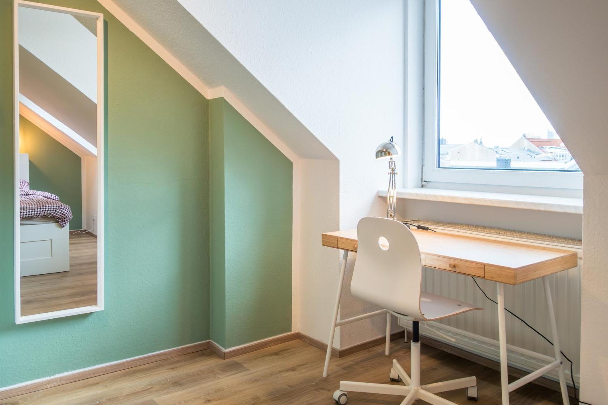 Gemuetliche Und Zentrale Dachwohnung Mit Parkplatz Und Netflix
